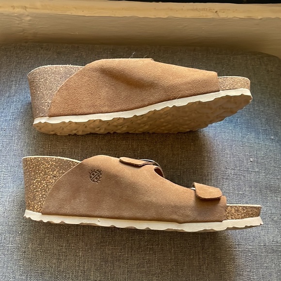 Brown suede wedge sandals. Yokono. - Picture 3 of 3